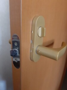 室内扉　鍵の取付