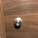 トイレのドアの鍵交換　劣化
