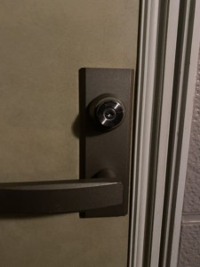 同居人がいる鍵トラブル　玄関開錠