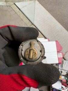 朝だけ玄関の鍵が回りにくくなる原因