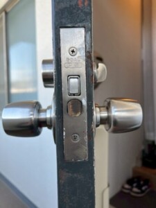 鍵を回すと途中で止まる症状は故障の前兆なのか